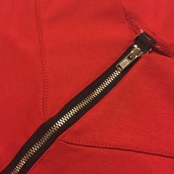 Red high waisted shorts - Picture 3 of 4